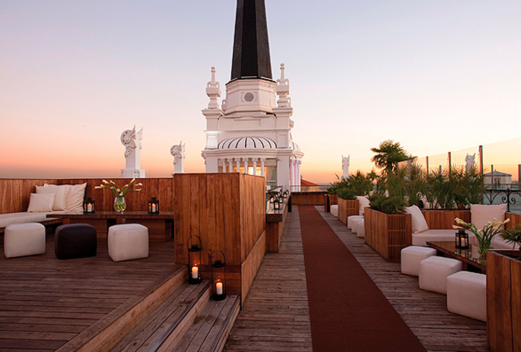Radio roof top bar me pub crawl