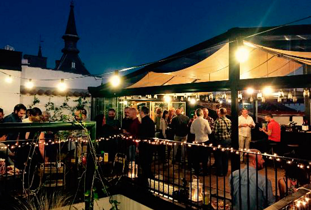 The-Hat-Rooftop-Madrid pub crawl