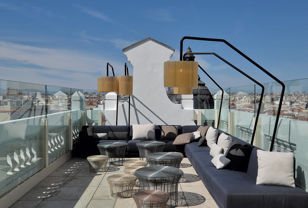pub crawl madrid picalagartos terrace