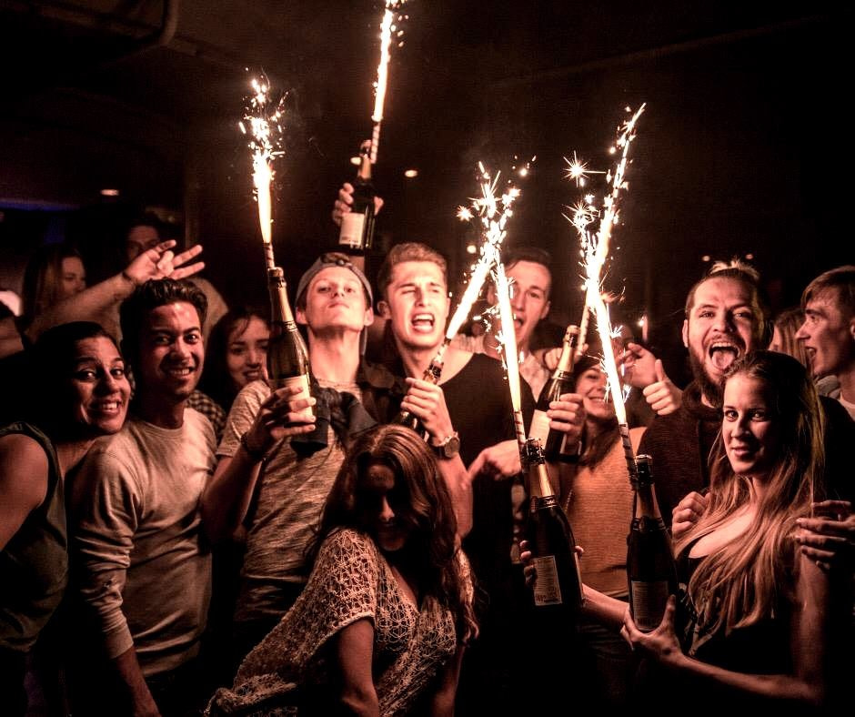 pub crawl to dance
